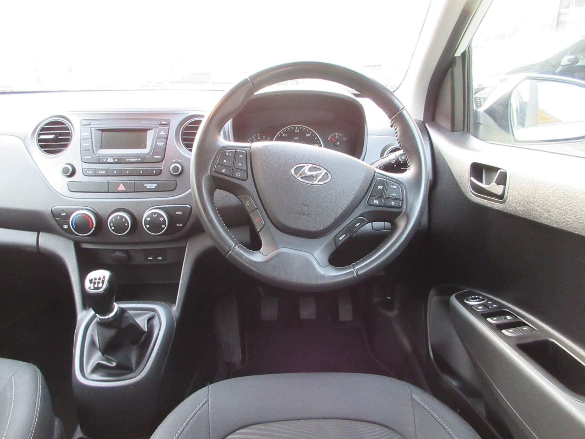 Hyundai i10 Image 12