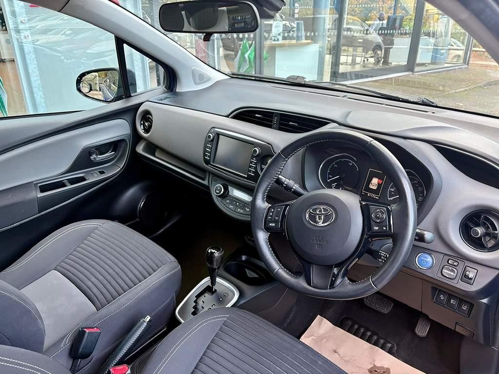 Toyota Yaris Image 11