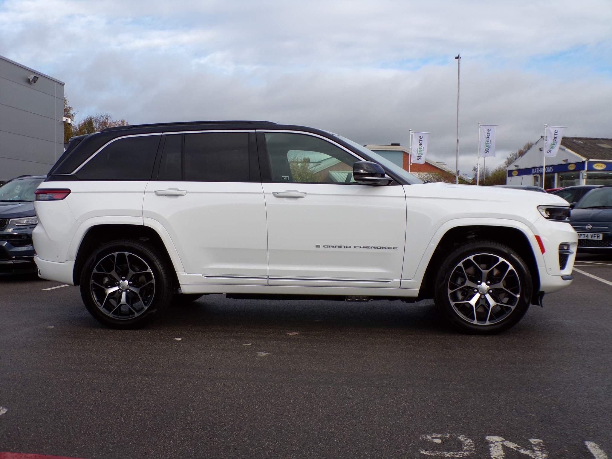 Jeep Grand Cherokee Image 2