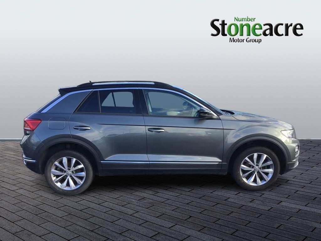 Volkswagen T-Roc Image 2