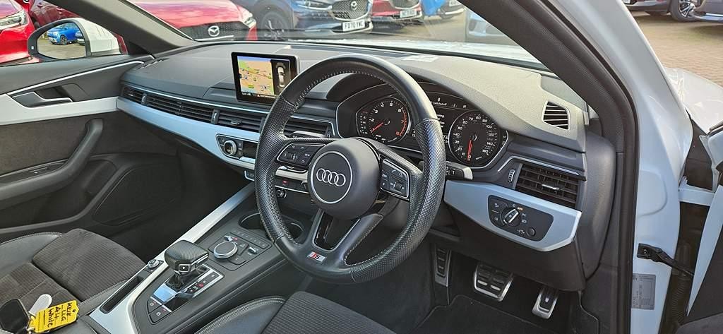 Audi A4 Image 11