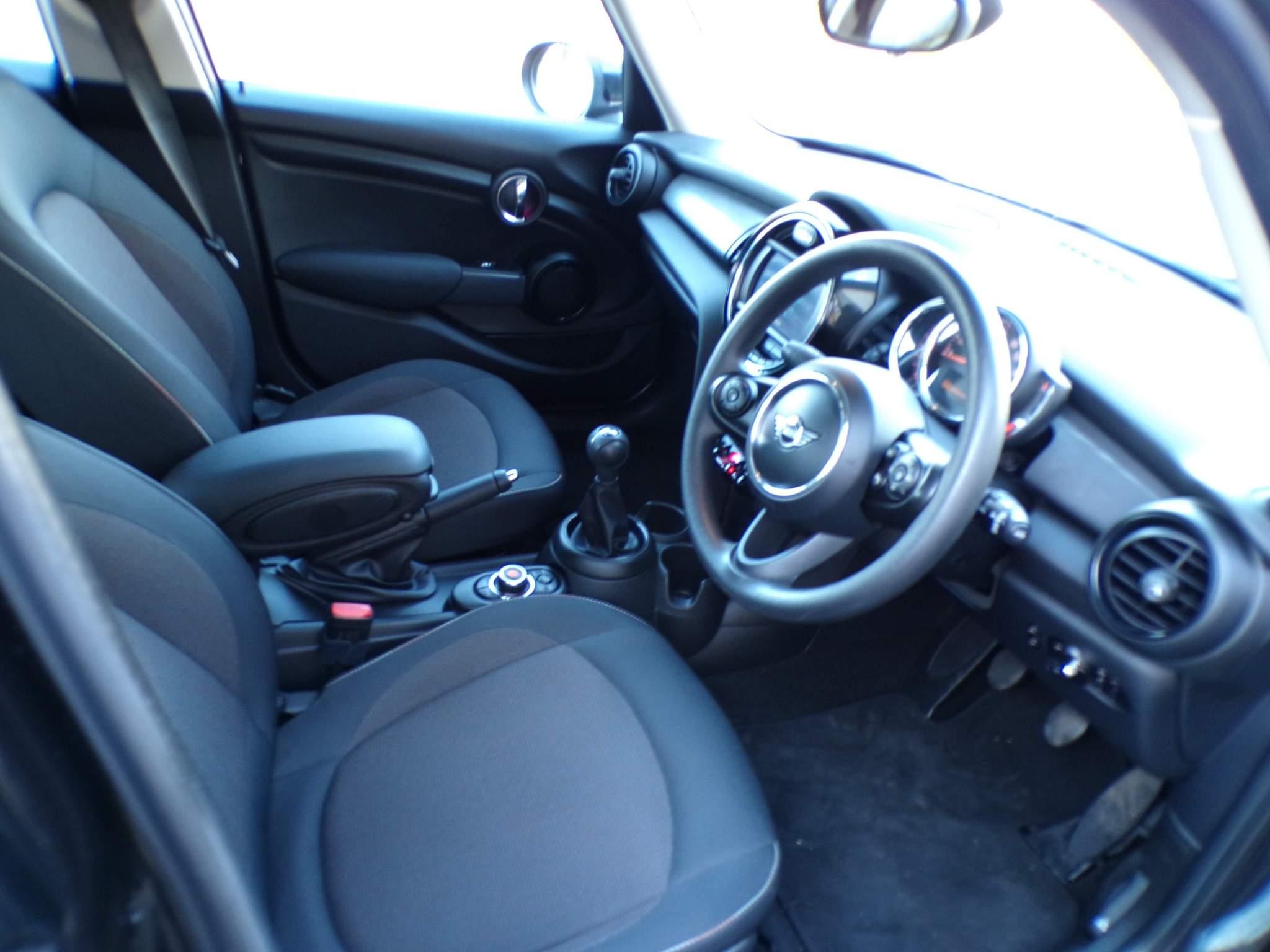 MINI Hatch Image 12