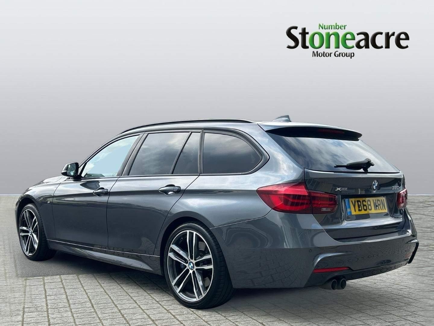 BMW 3 Series Image 2