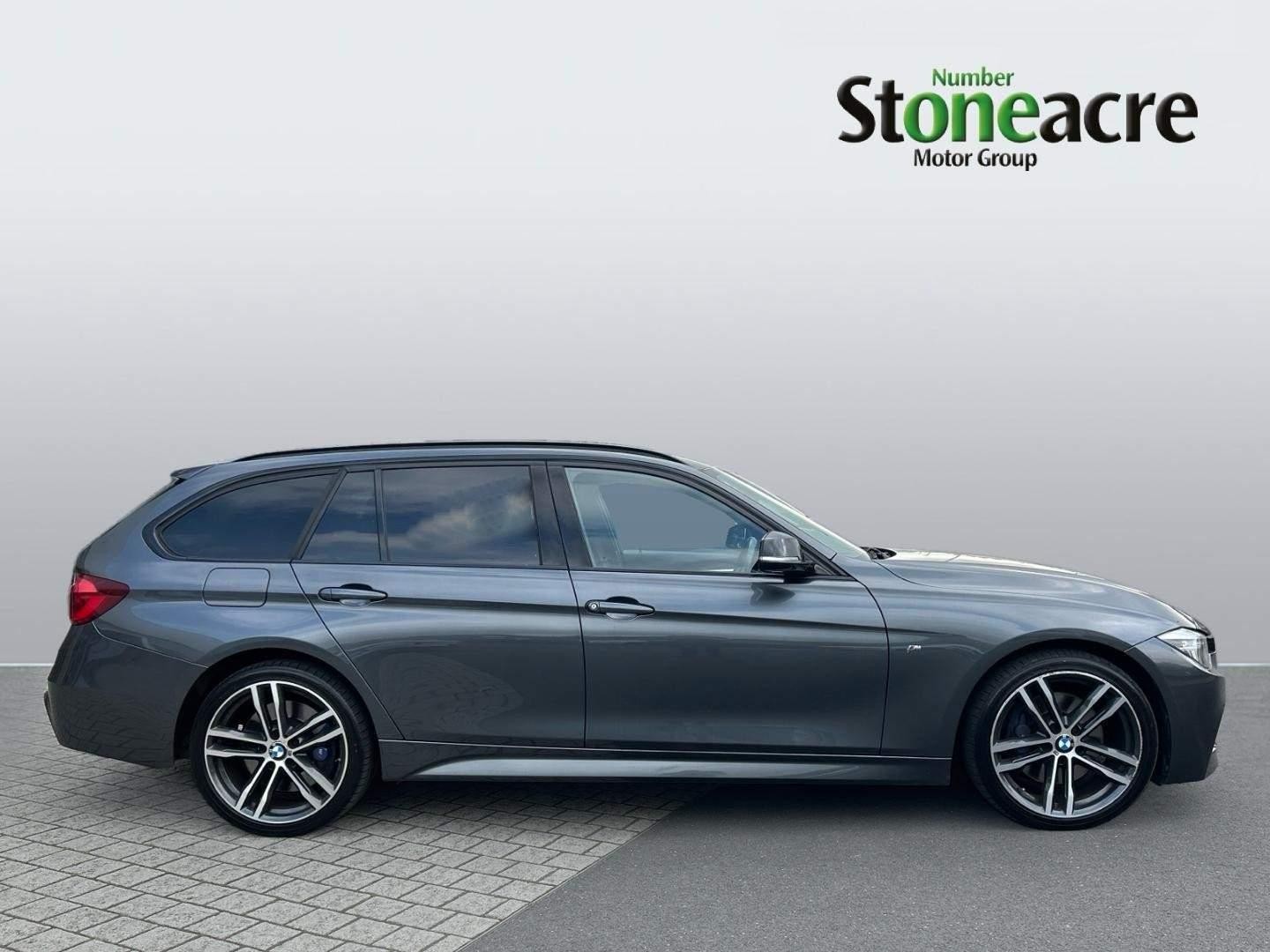 BMW 3 Series Image 3