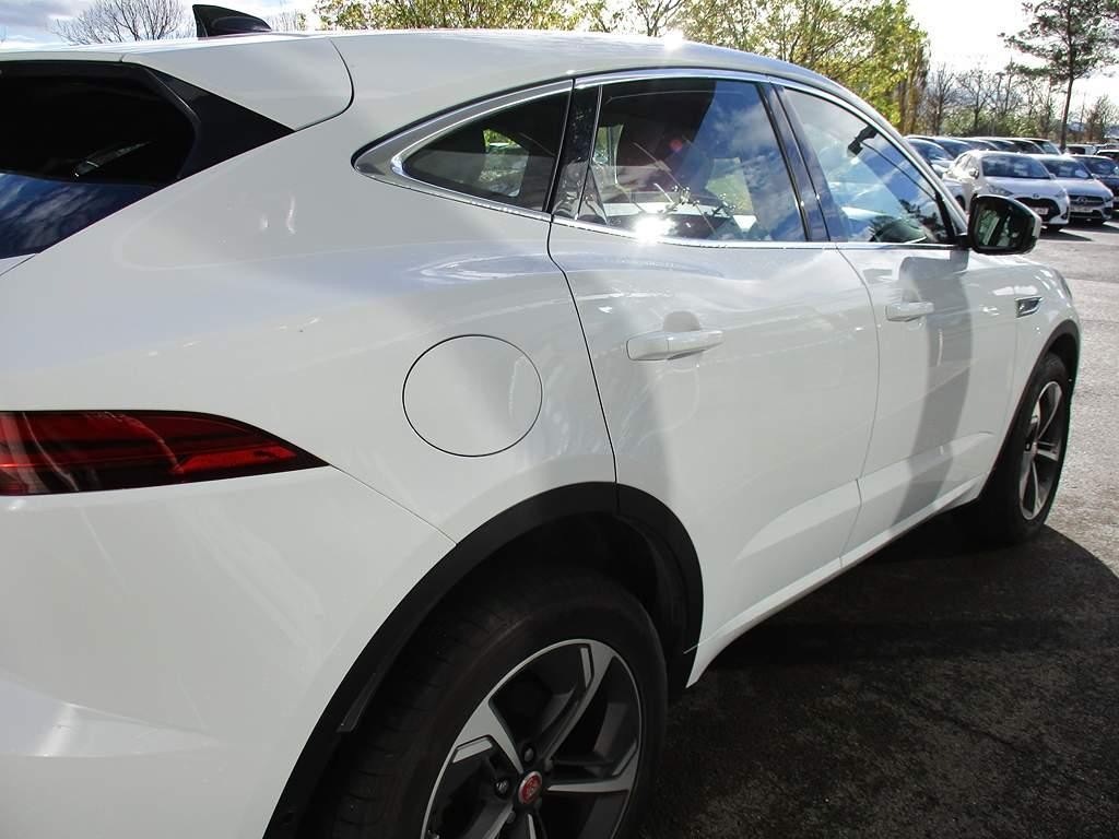 Jaguar E-Pace Image 38