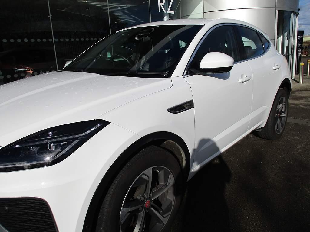 Jaguar E-Pace Image 40