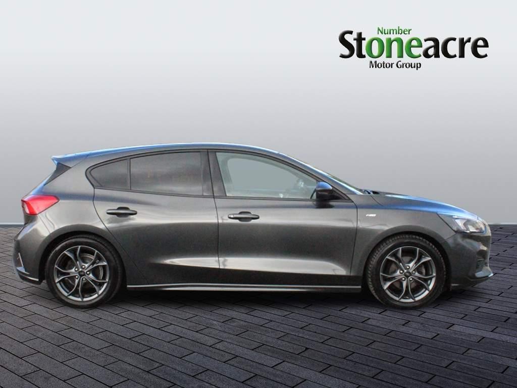 Ford Focus Image 2