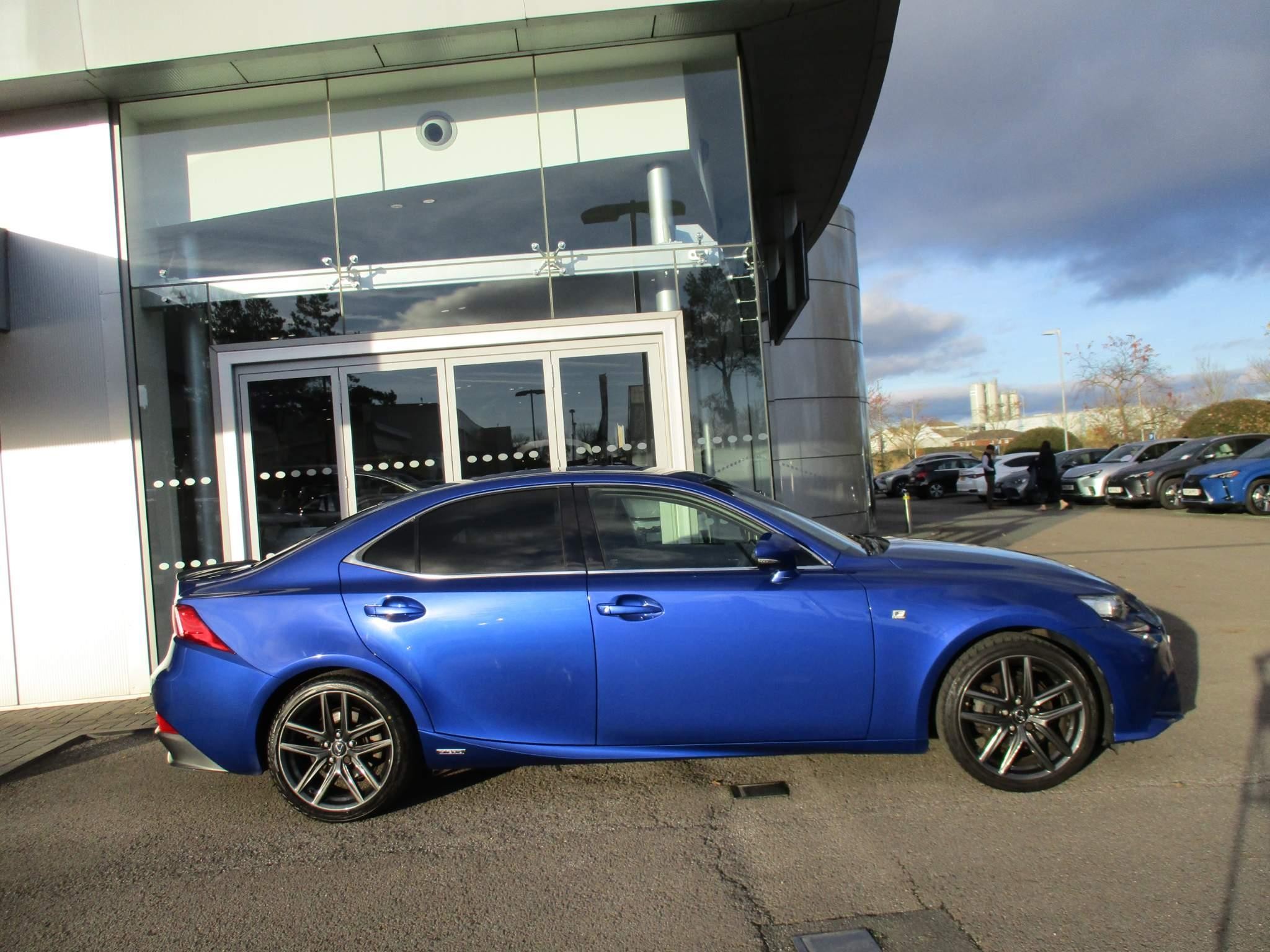 Lexus NX Plug-in Hybrid Image 4