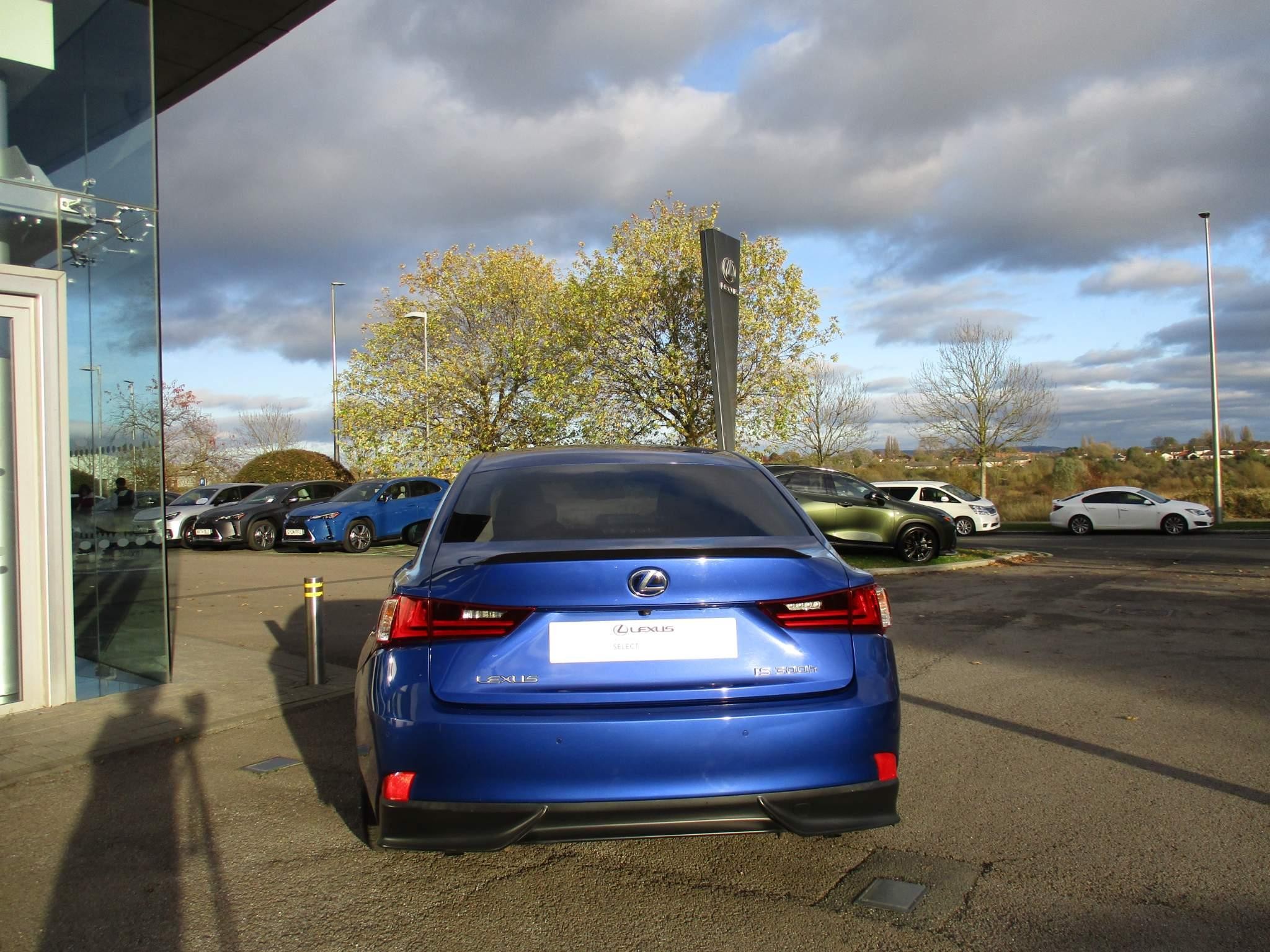 Lexus NX Plug-in Hybrid Image 6