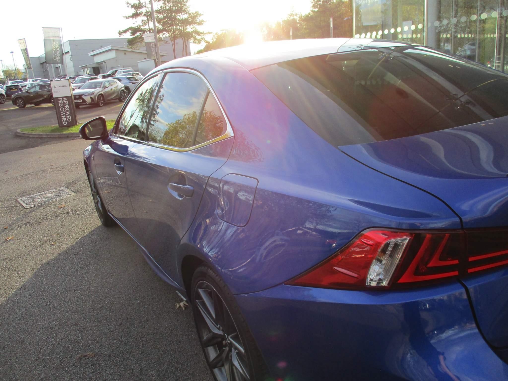 Lexus NX Plug-in Hybrid Image 43