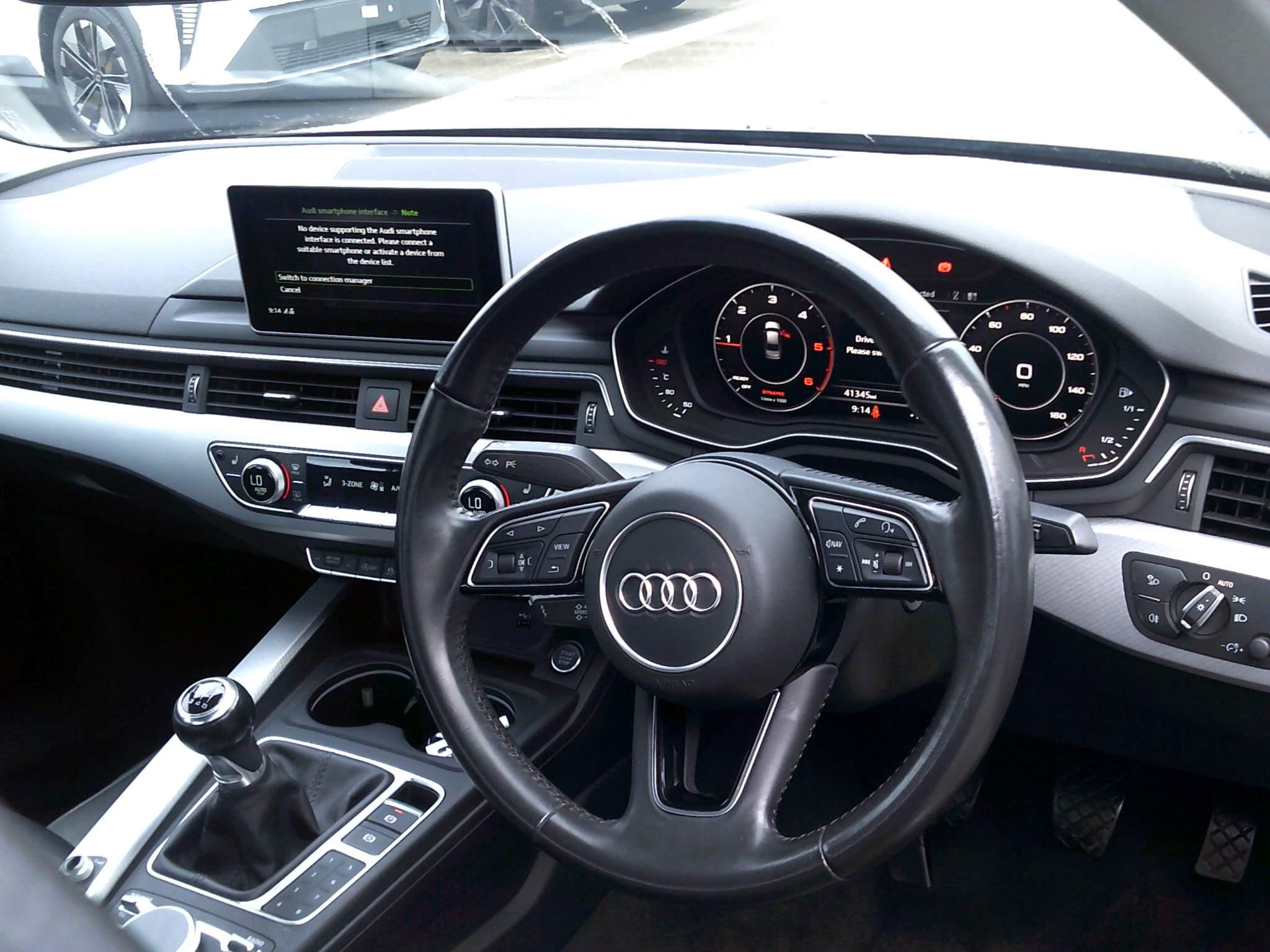 Audi A4 Image 13