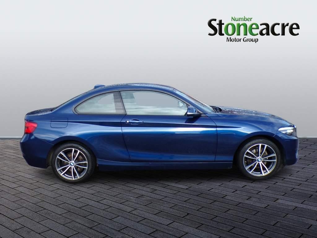 BMW 2 Series Image 2