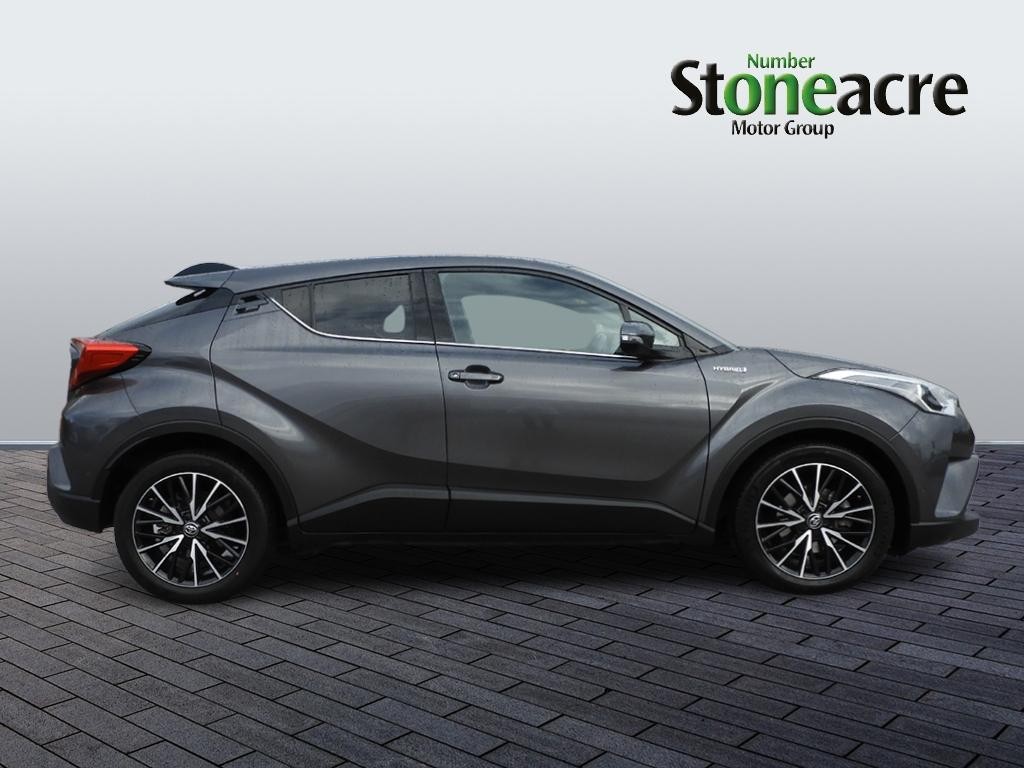 Toyota C-HR Image 2