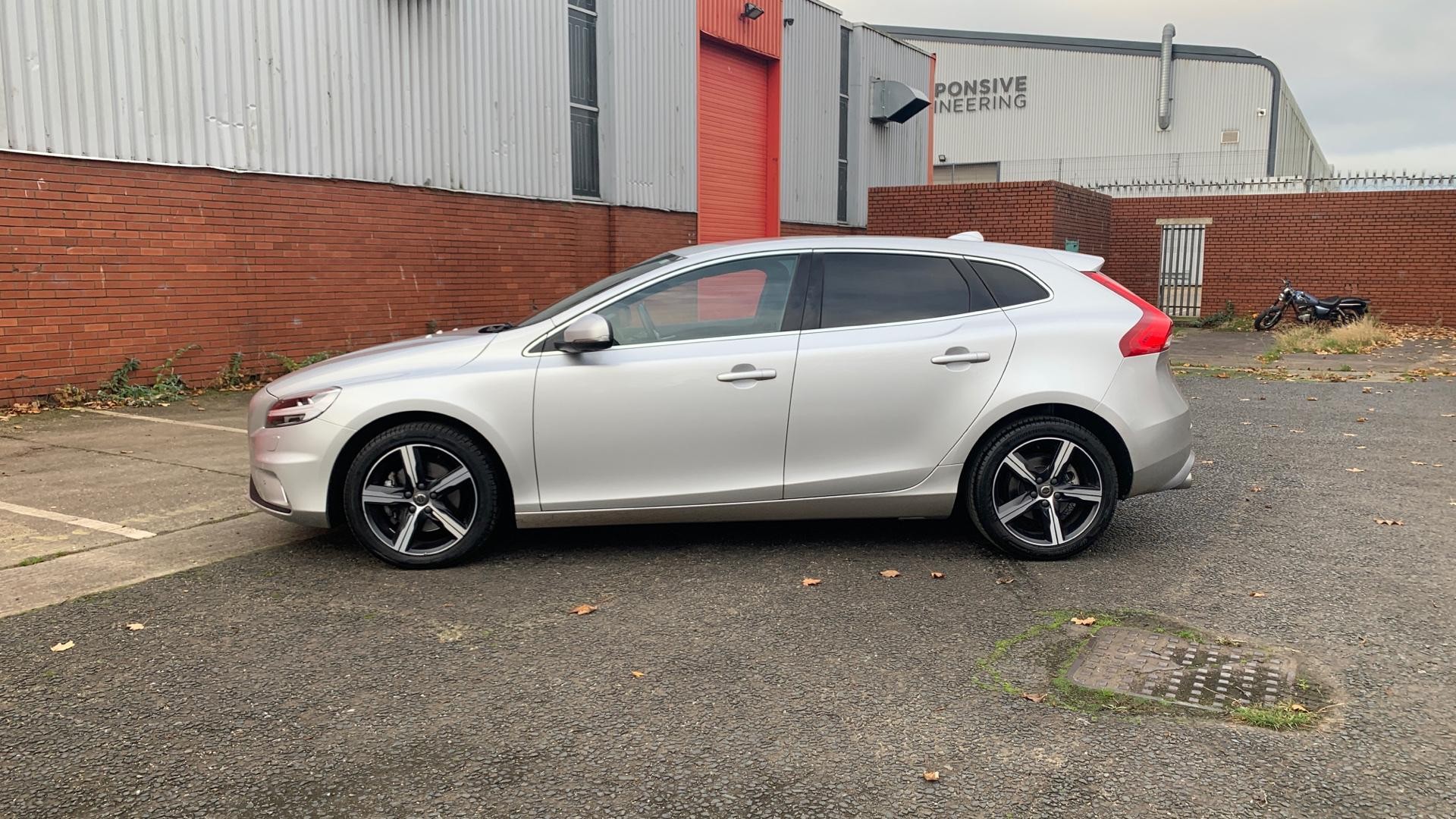 Volvo V40 Image 8