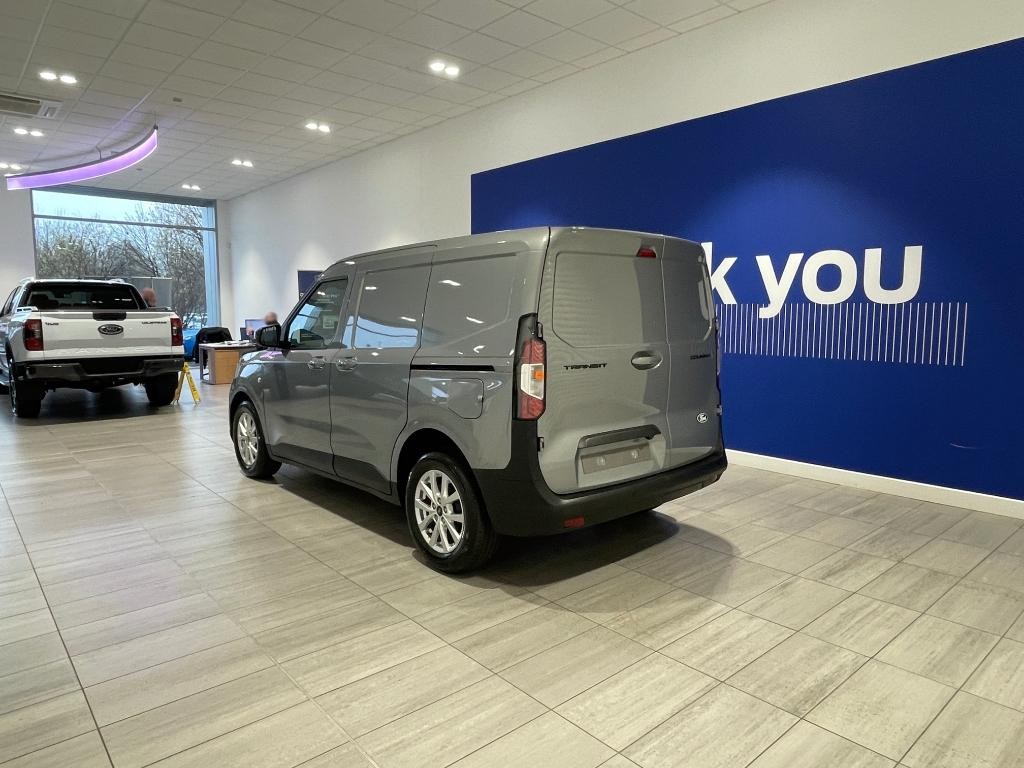 Ford Transit Courier Image 4