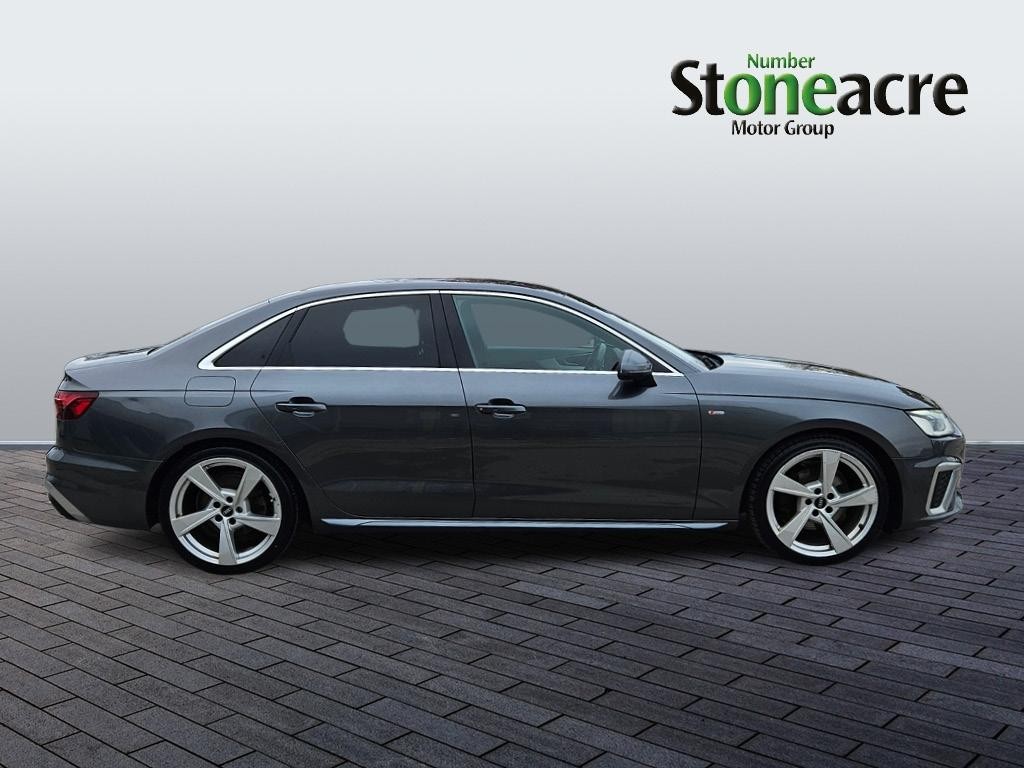 Audi A4 Image 2