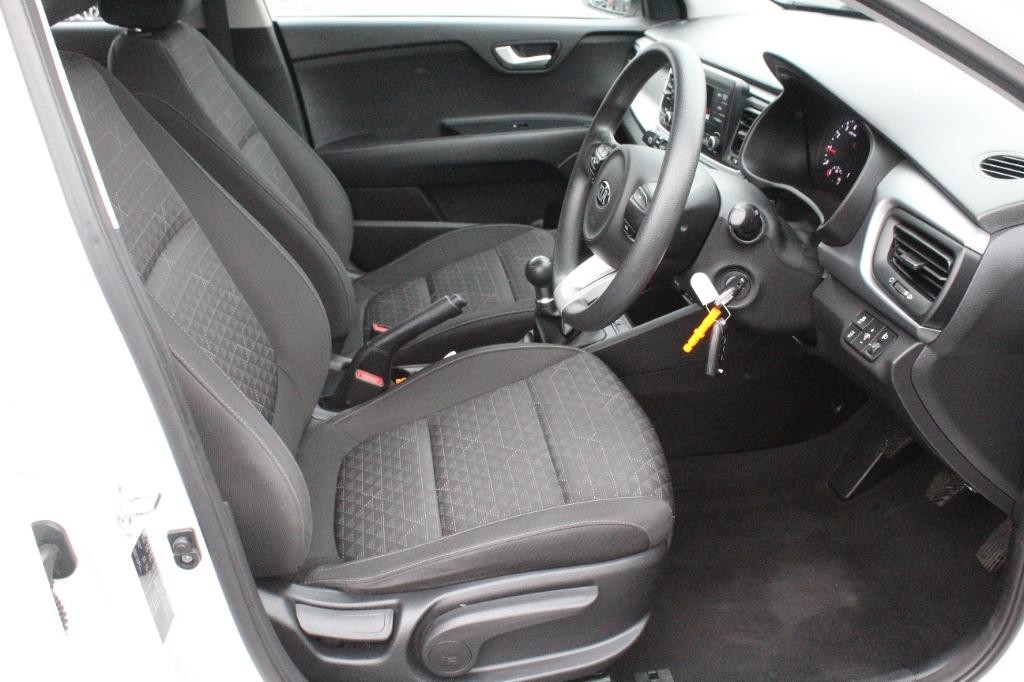 Kia Rio Image 11