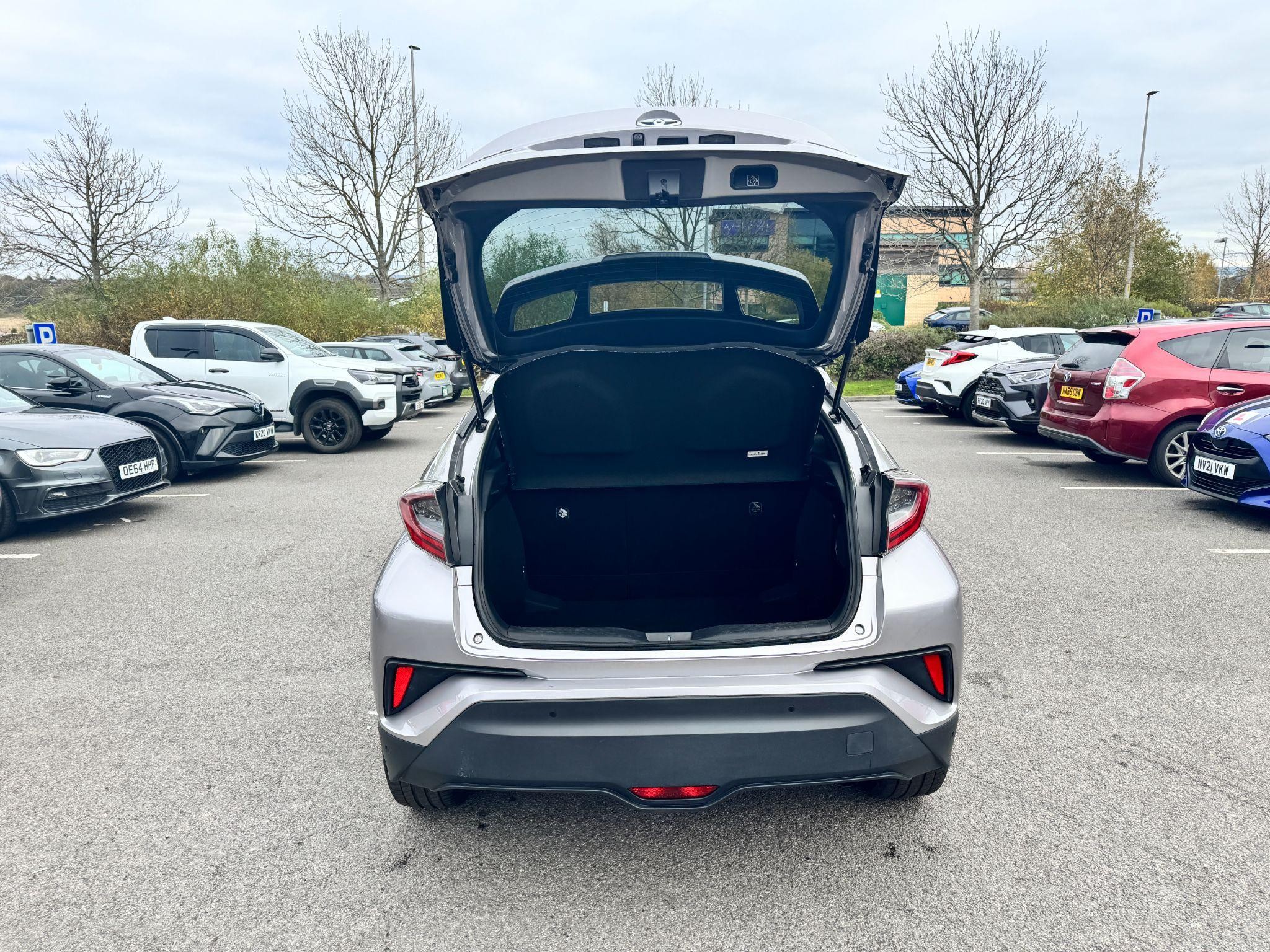 Toyota C-HR Image 12