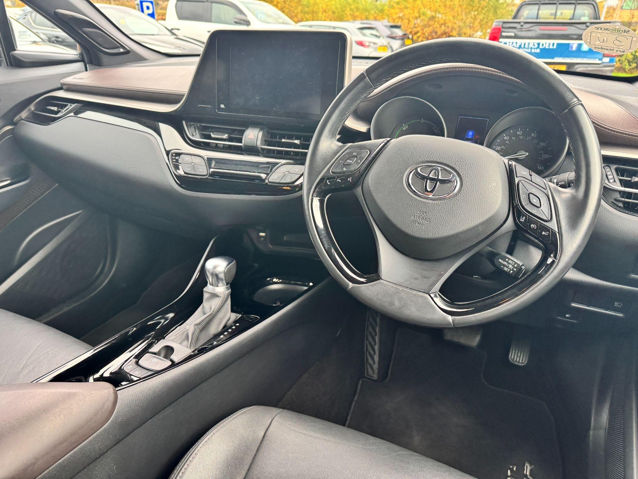 Toyota C-HR Image 18