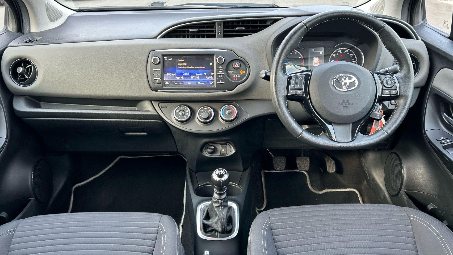 Toyota Yaris Image 11