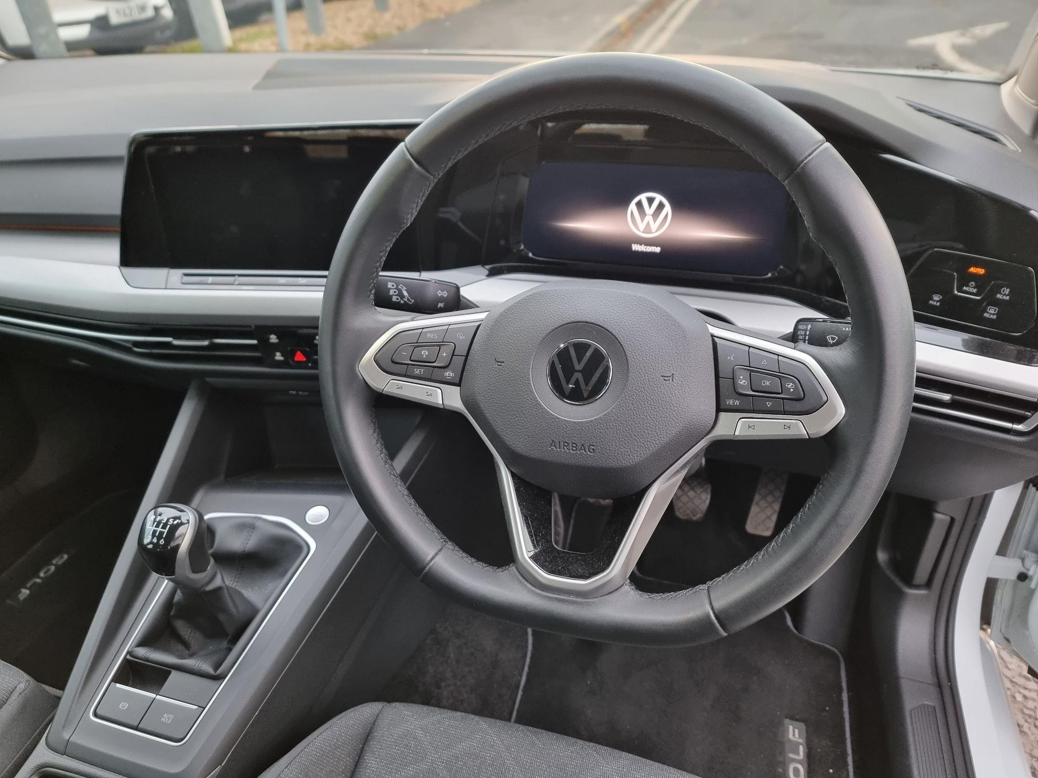 Volkswagen Golf Image 21