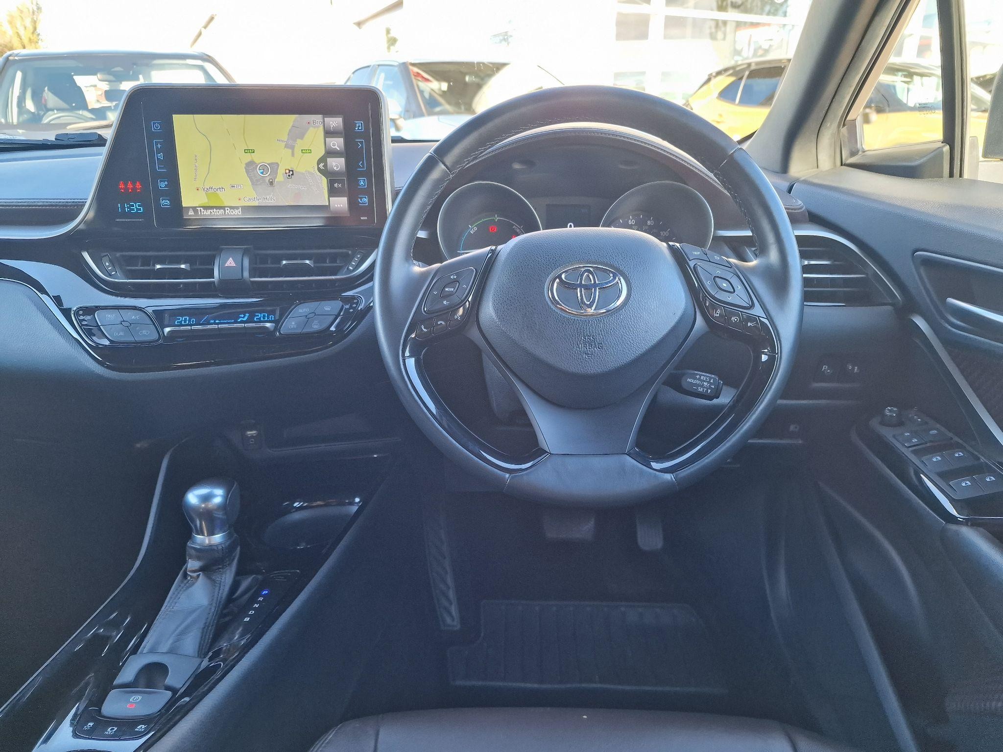 Toyota C-HR Image 8