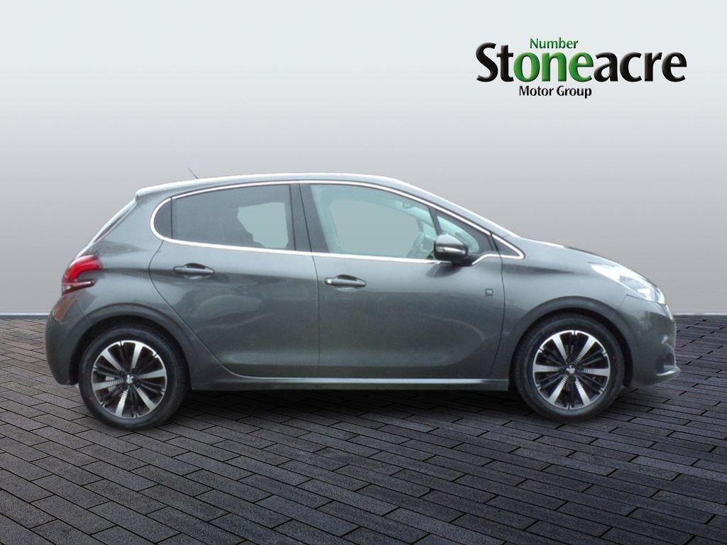 Peugeot 208 Image 2