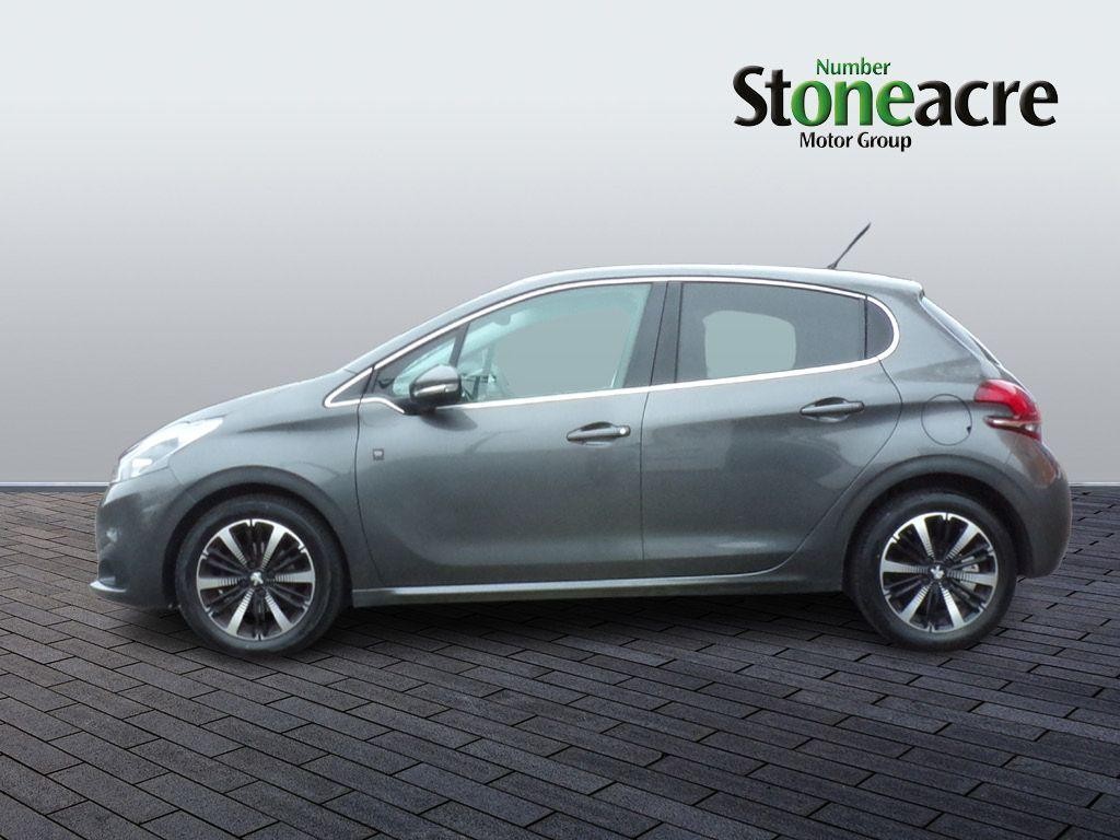 Peugeot 208 Image 6