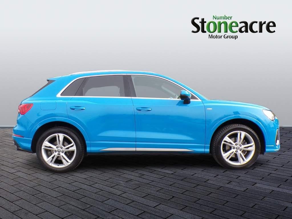 Audi Q3 Image 2