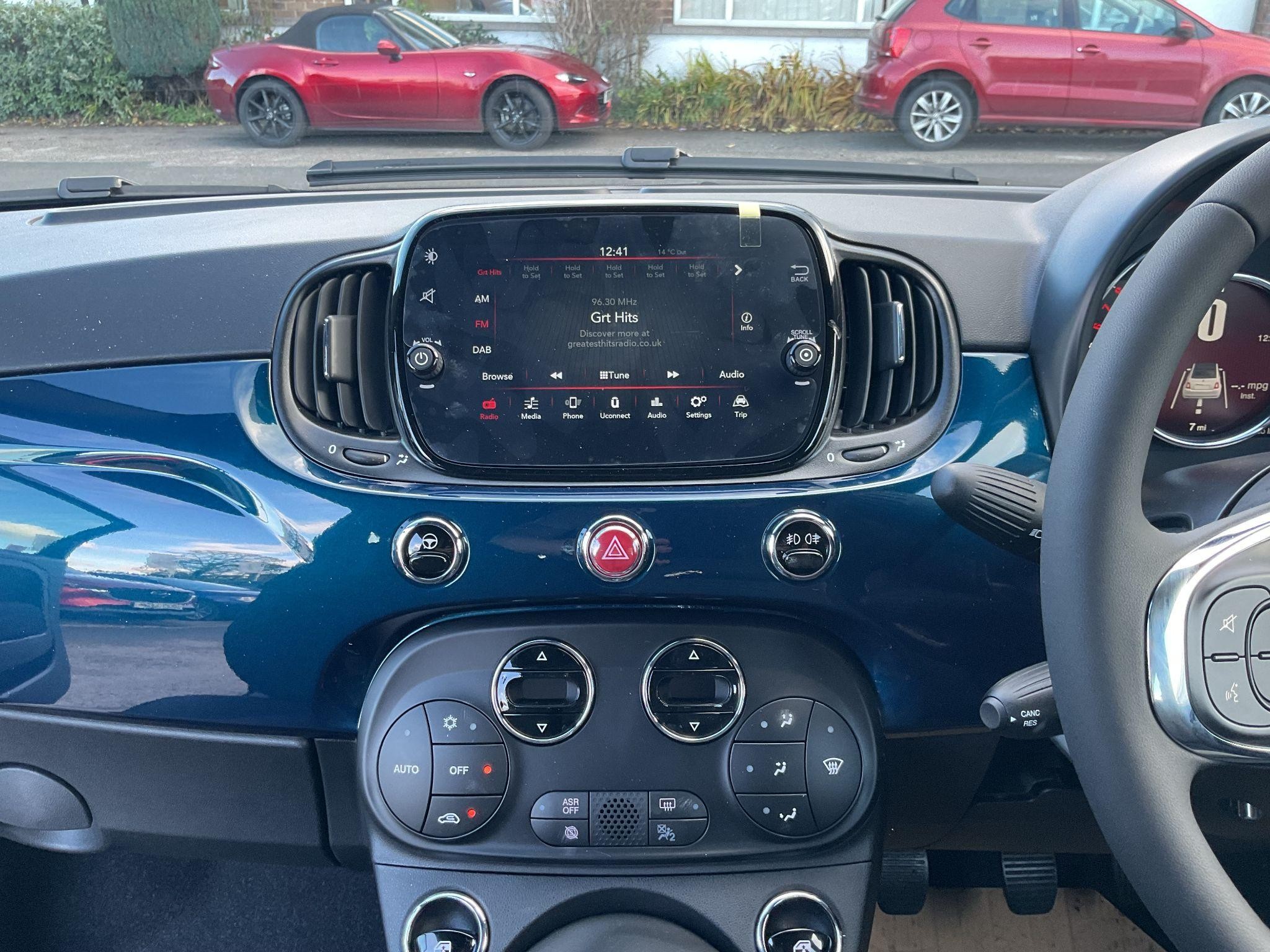 Fiat 500c Hybrid Image 14