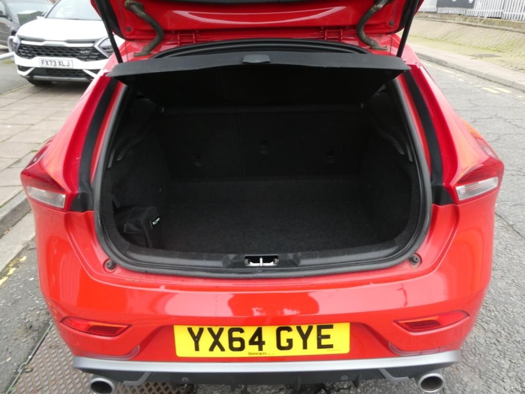 Volvo V40 Image 10