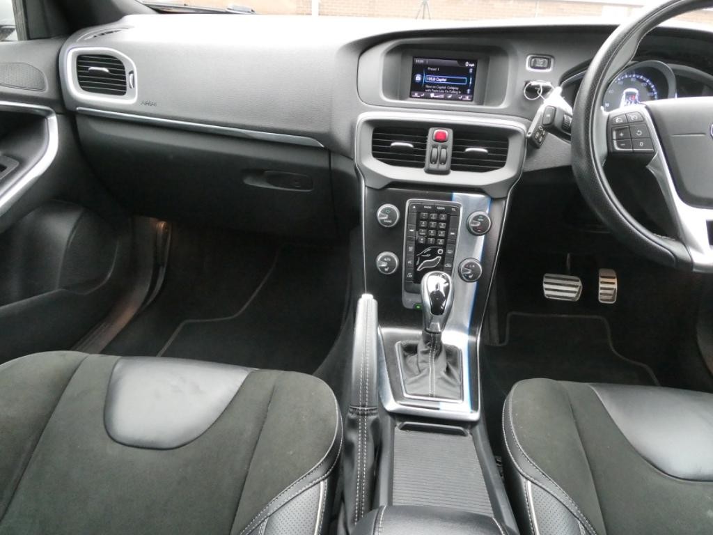 Volvo V40 Image 12