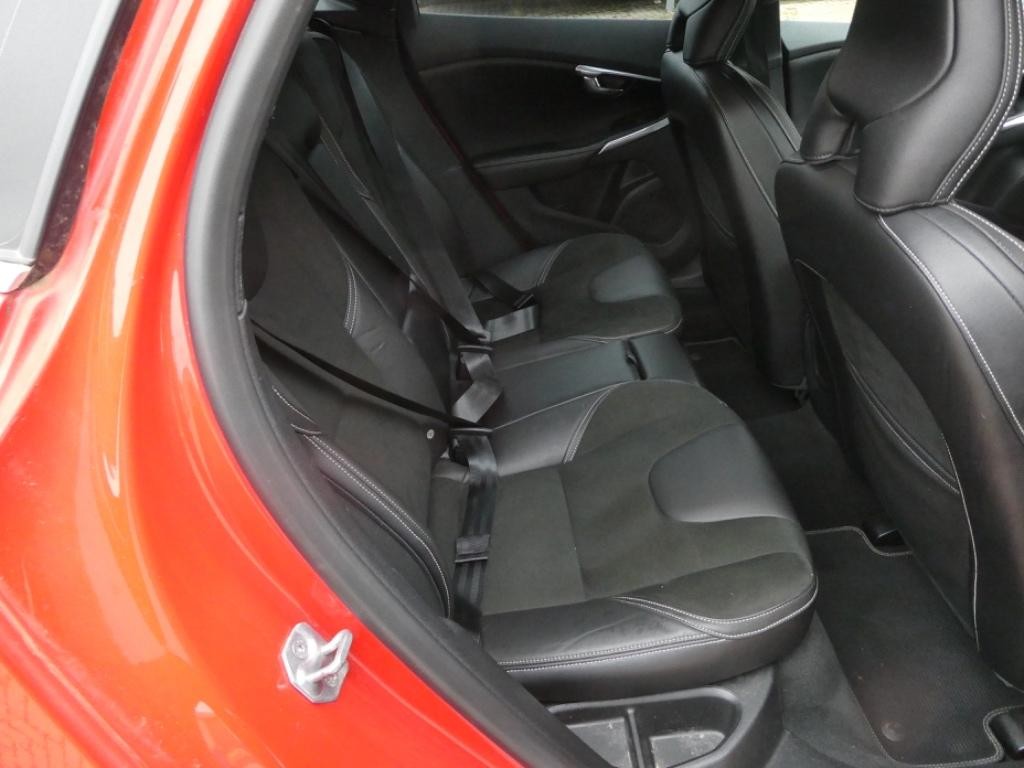 Volvo V40 Image 16