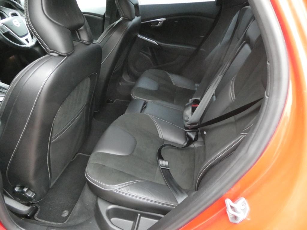 Volvo V40 Image 17