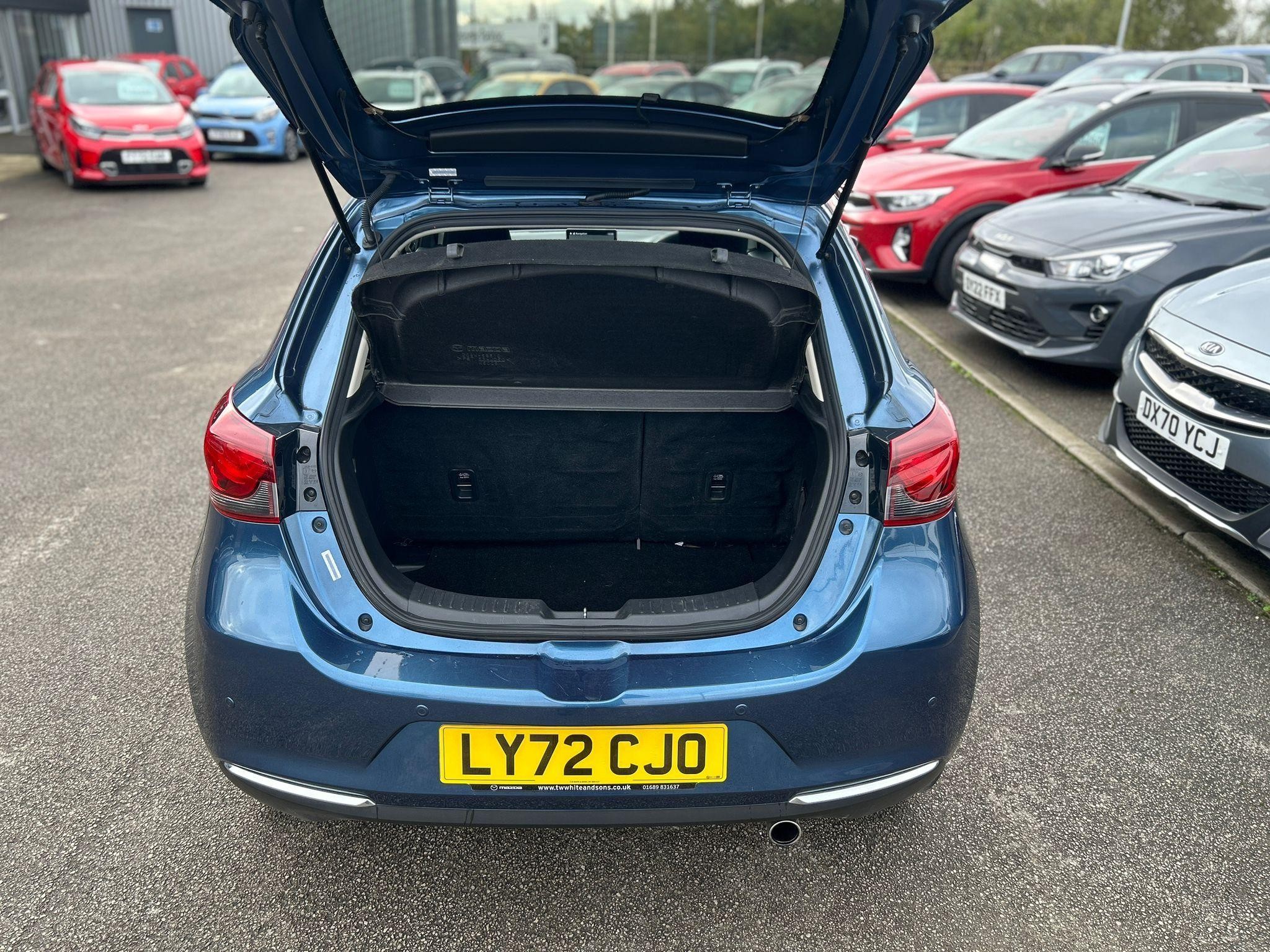 Mazda2 Image 11