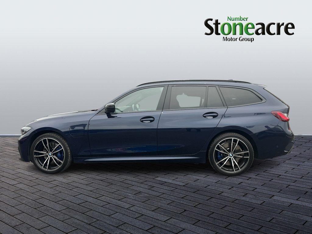 BMW 3 Series Image 6