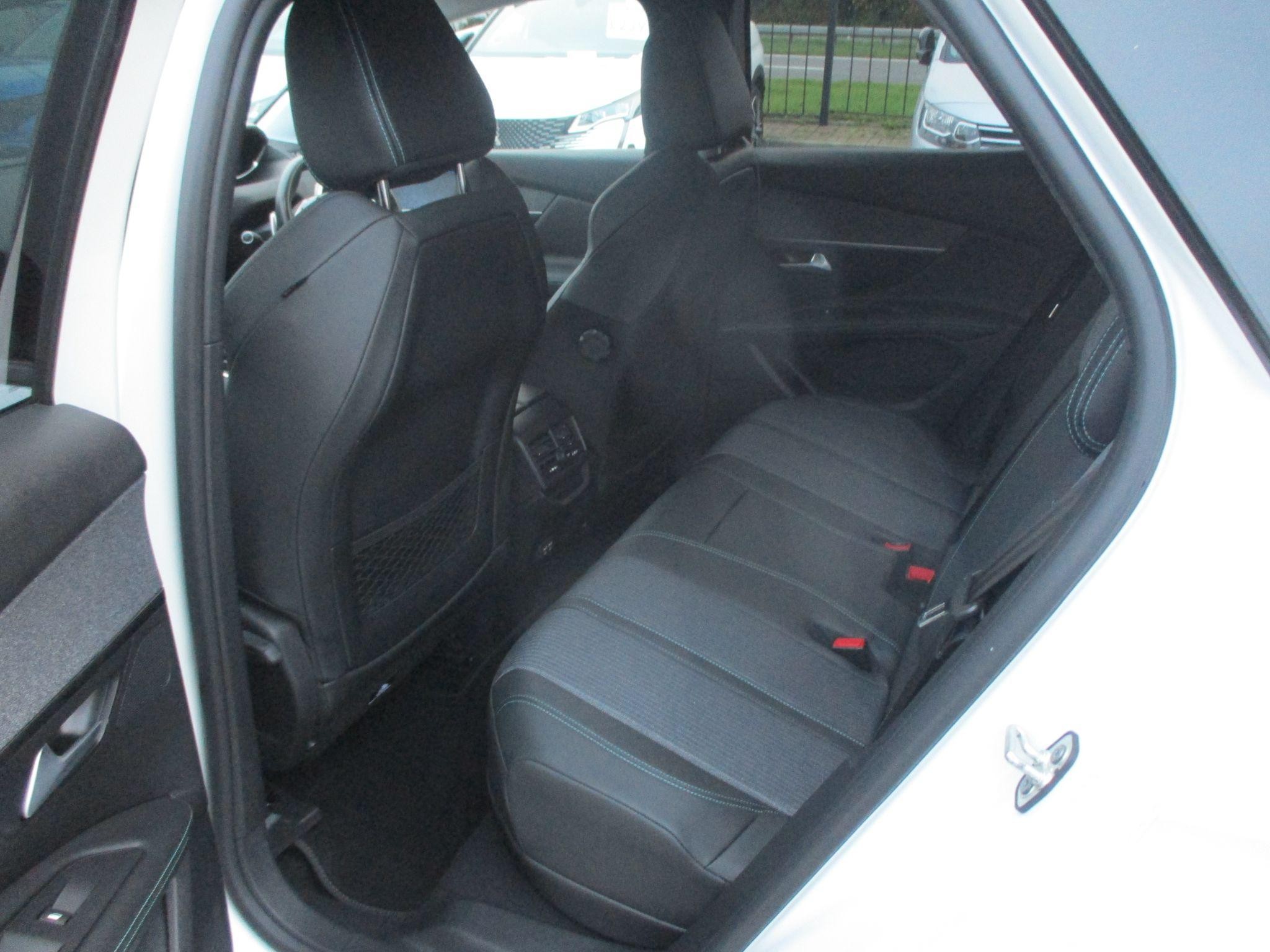 Peugeot 3008 Image 12