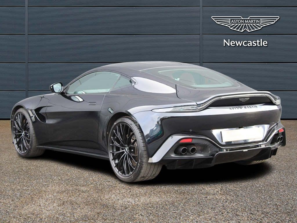 Aston Martin Vantage Image 2