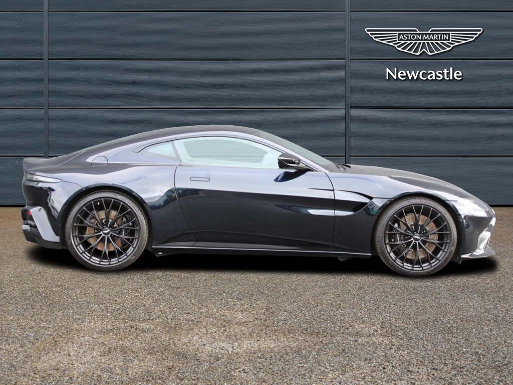 Aston Martin Vantage Image 13