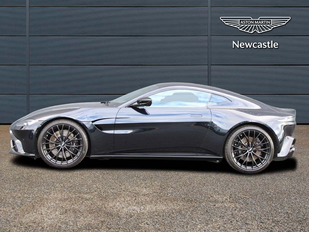 Aston Martin Vantage Image 15