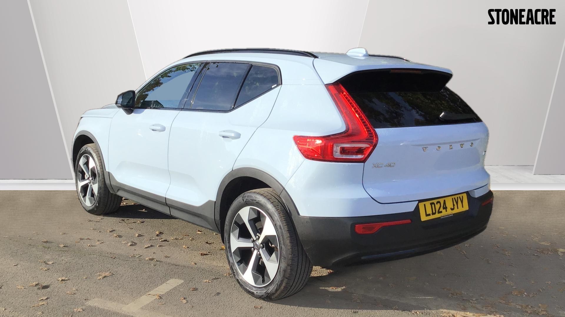 Volvo XC40 Image 2