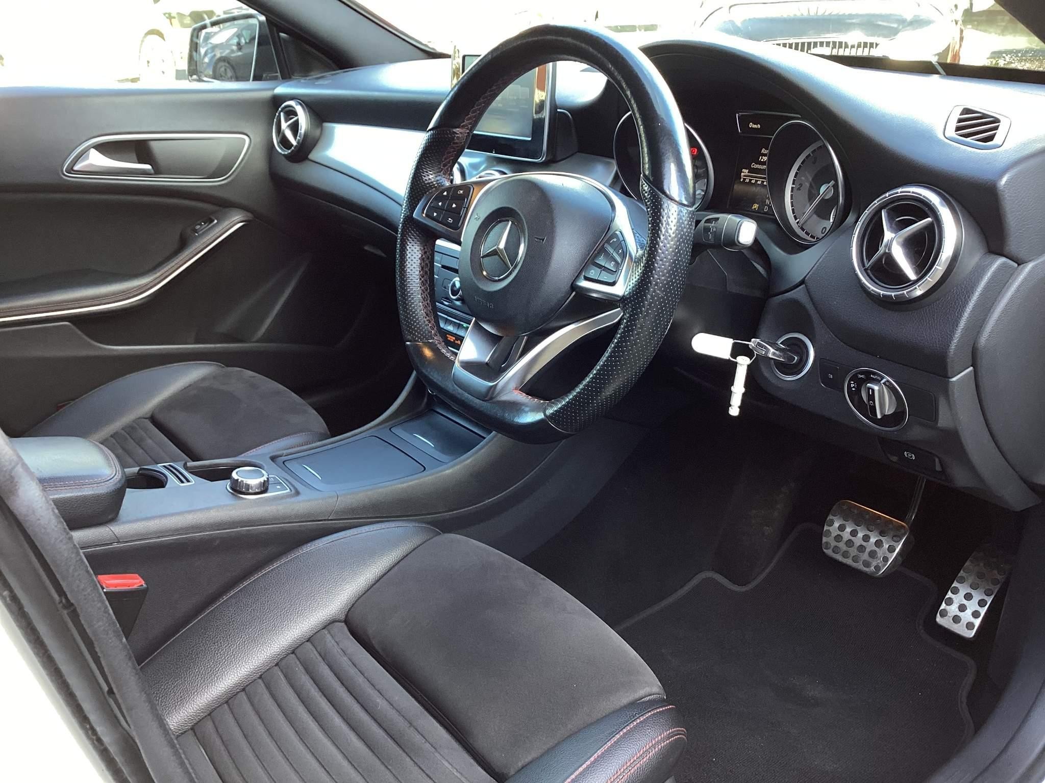 Mercedes-Benz CLA Image 11