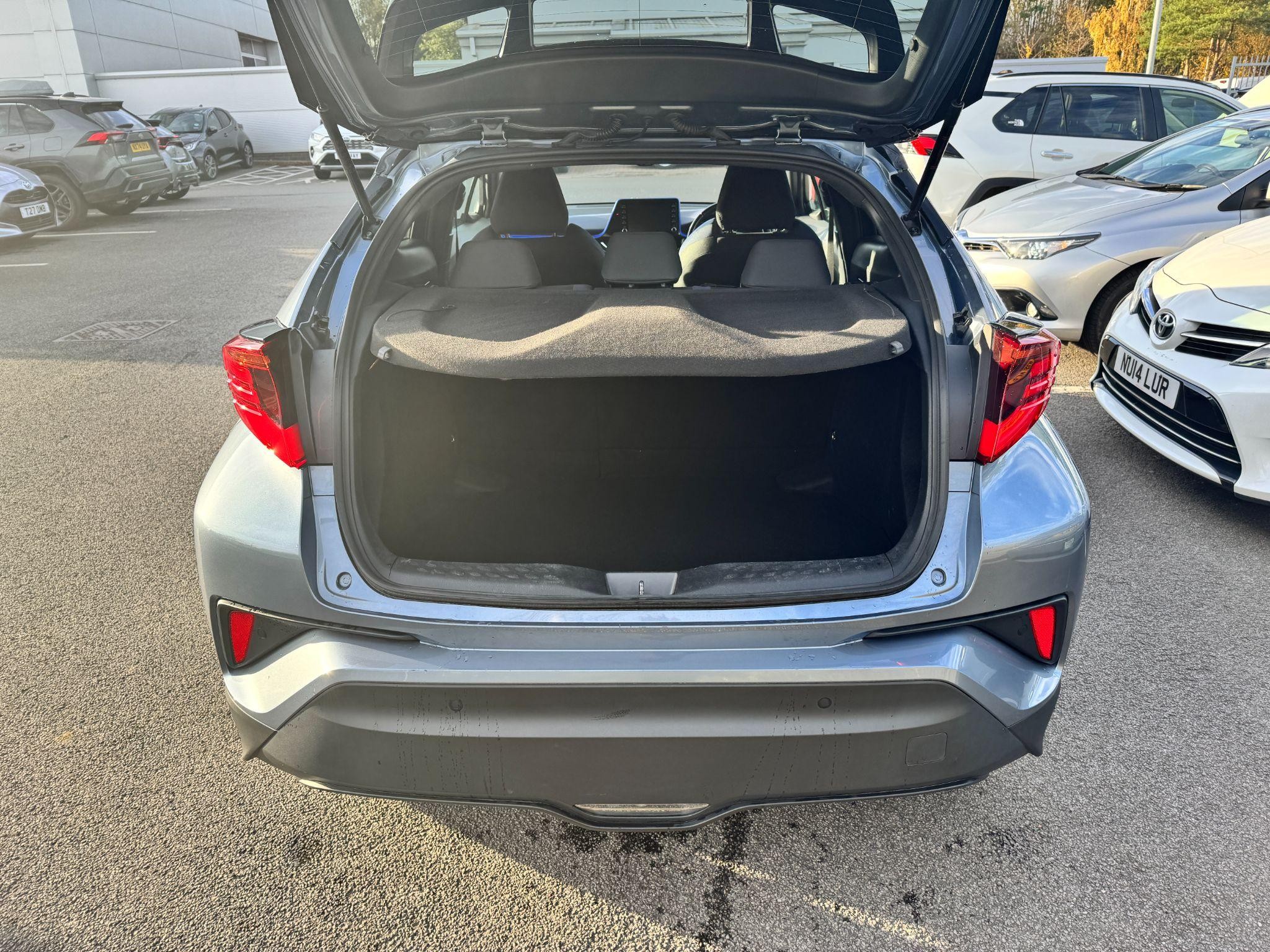 Toyota C-HR Image 12