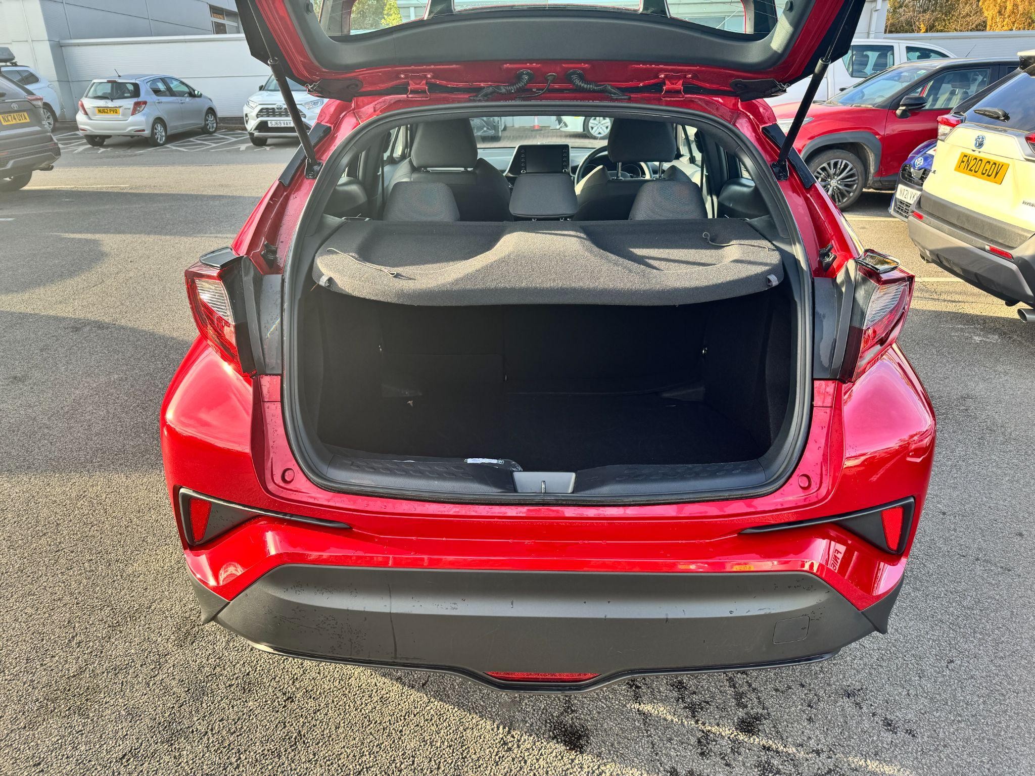 Toyota C-HR Image 12