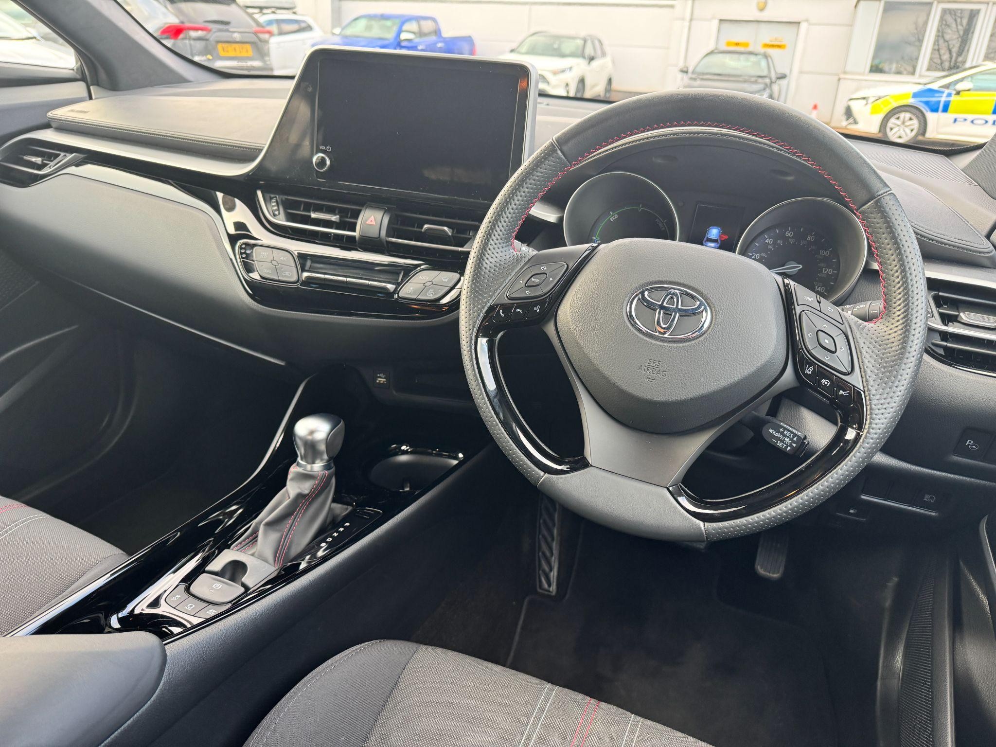 Toyota C-HR Image 18