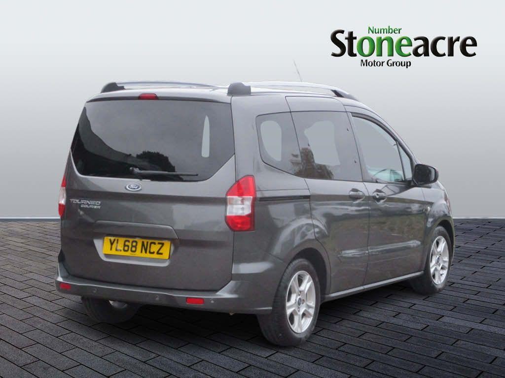 Ford Tourneo Courier Image 3