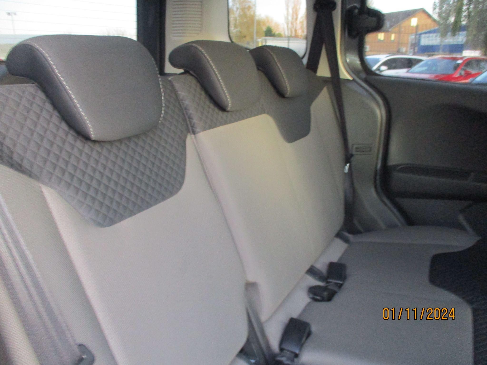 Ford Tourneo Courier Image 16