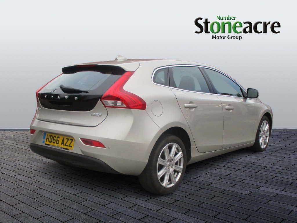 Volvo V40 Image 3