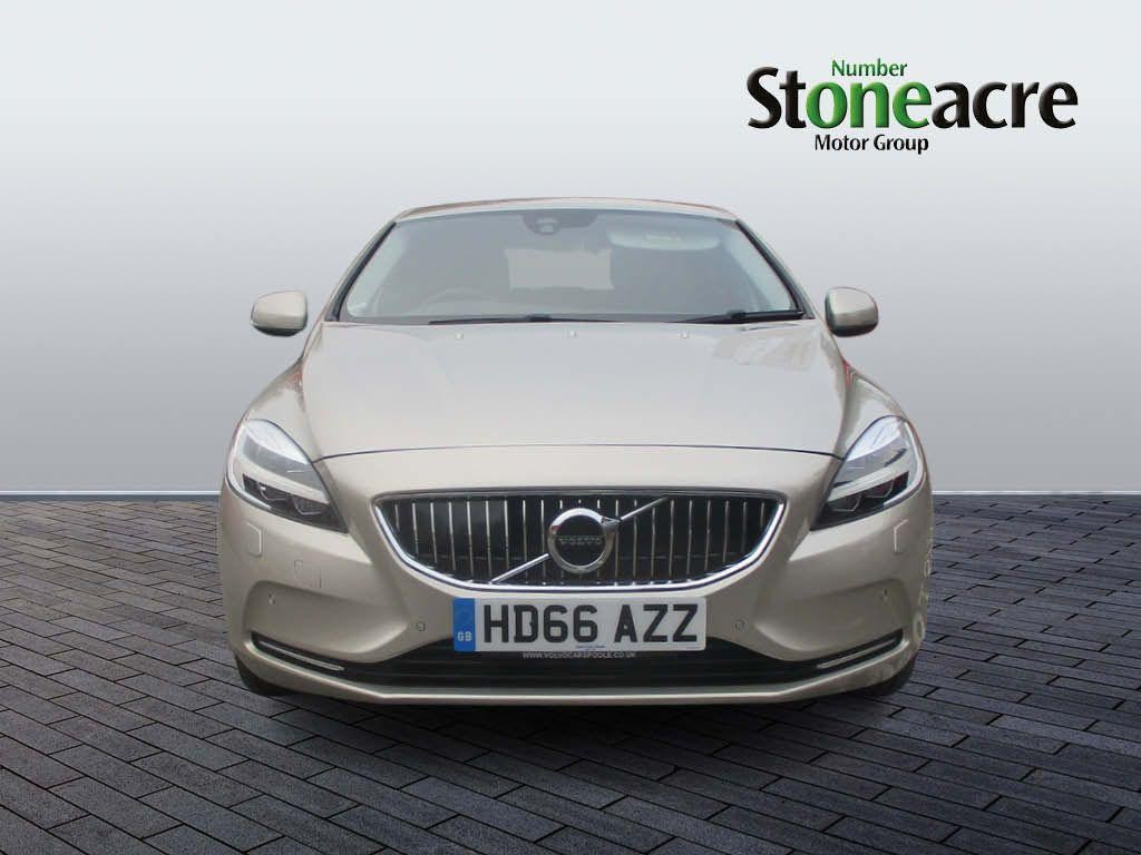 Volvo V40 Image 8