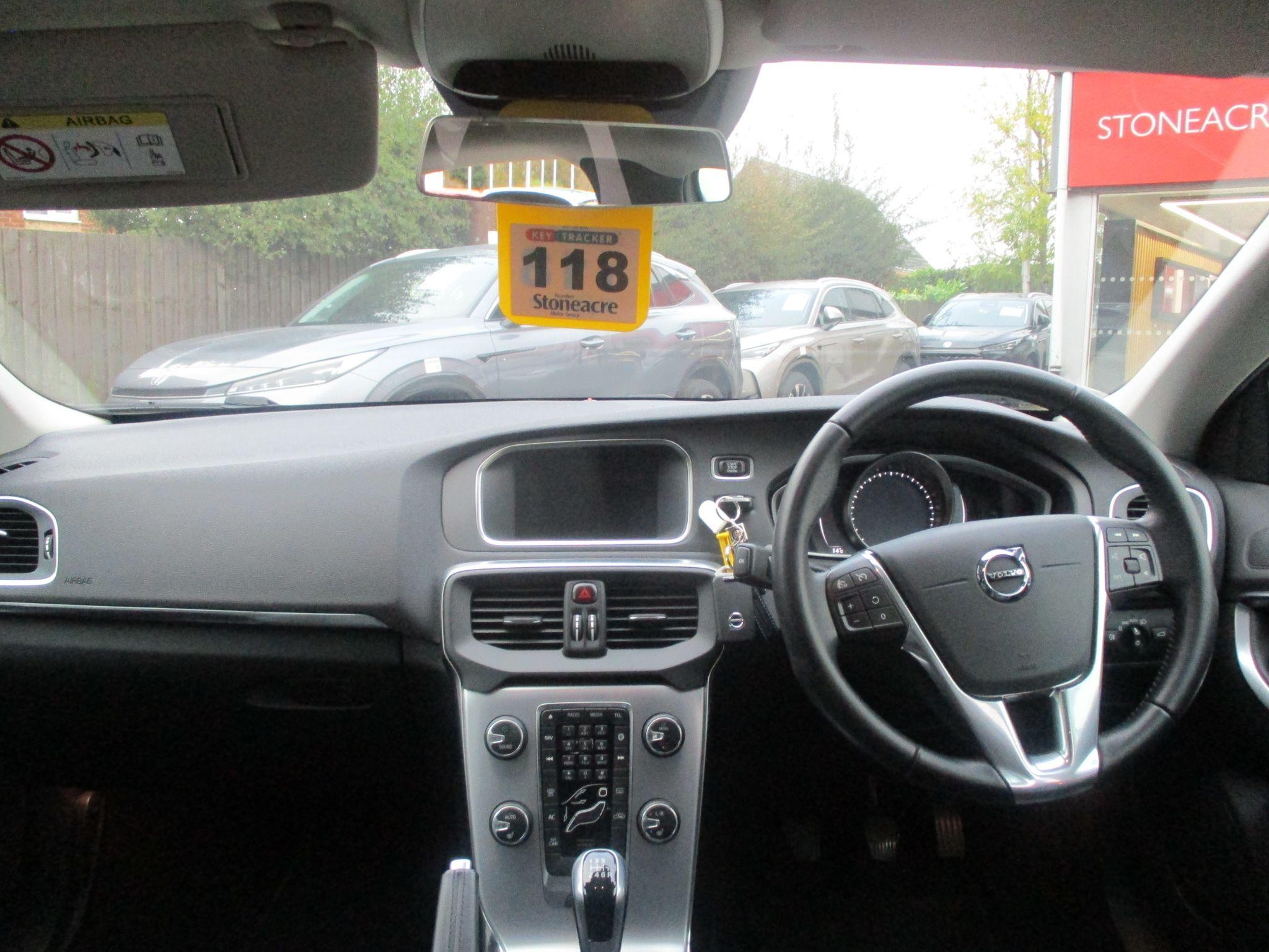 Volvo V40 Image 16